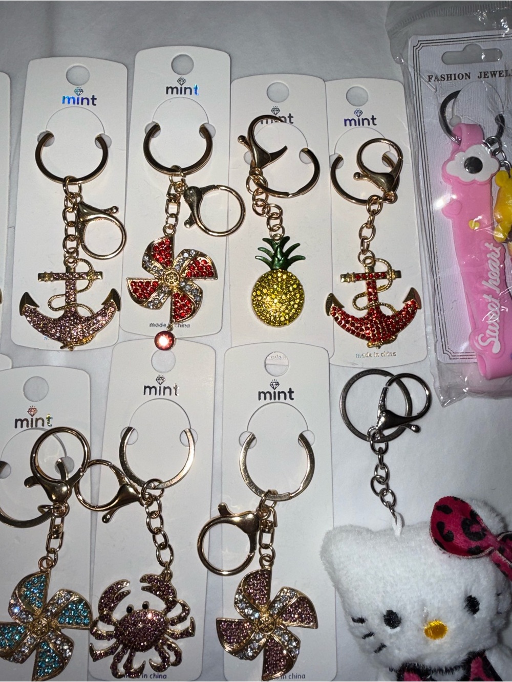 Assorted keychains - Picture 3 of 4